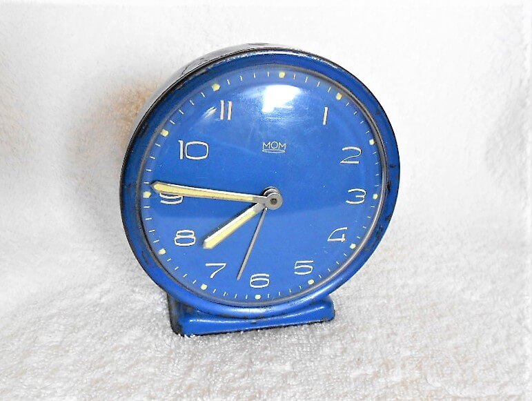 MOM Ungarn Wecker blau alarm clock