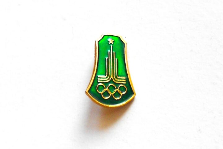 Olympic games Moscow 1980 badge pin green Soviet Union Russia