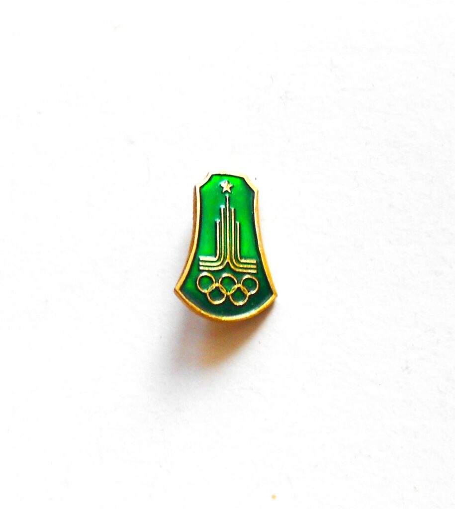 Olympic games Moscow 1980 badge pin green Soviet Union Russia