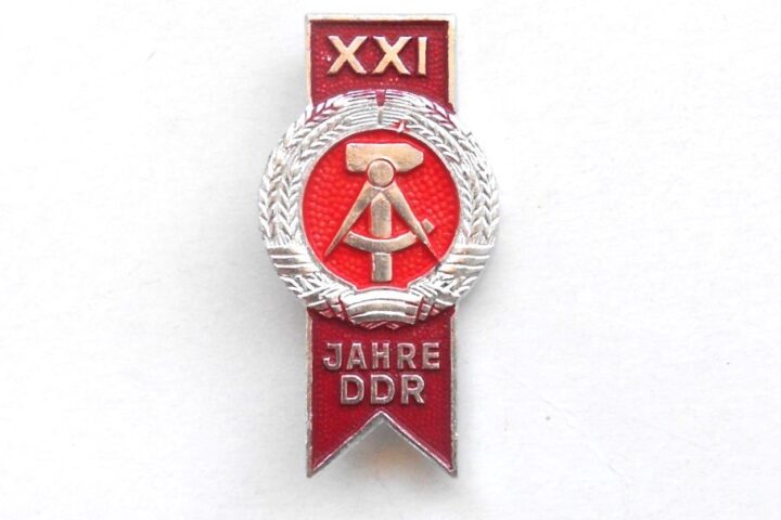 XXI Jahre DDR Abzeichen