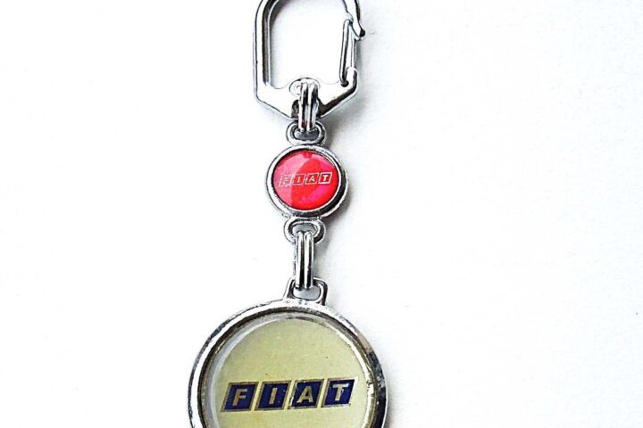 Fiat car retro vintage keychain